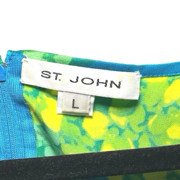 St. John Women’s Silk Scoop Neck Floral Print Tank Top Blue/Green Size Large - Picture 6 of 6